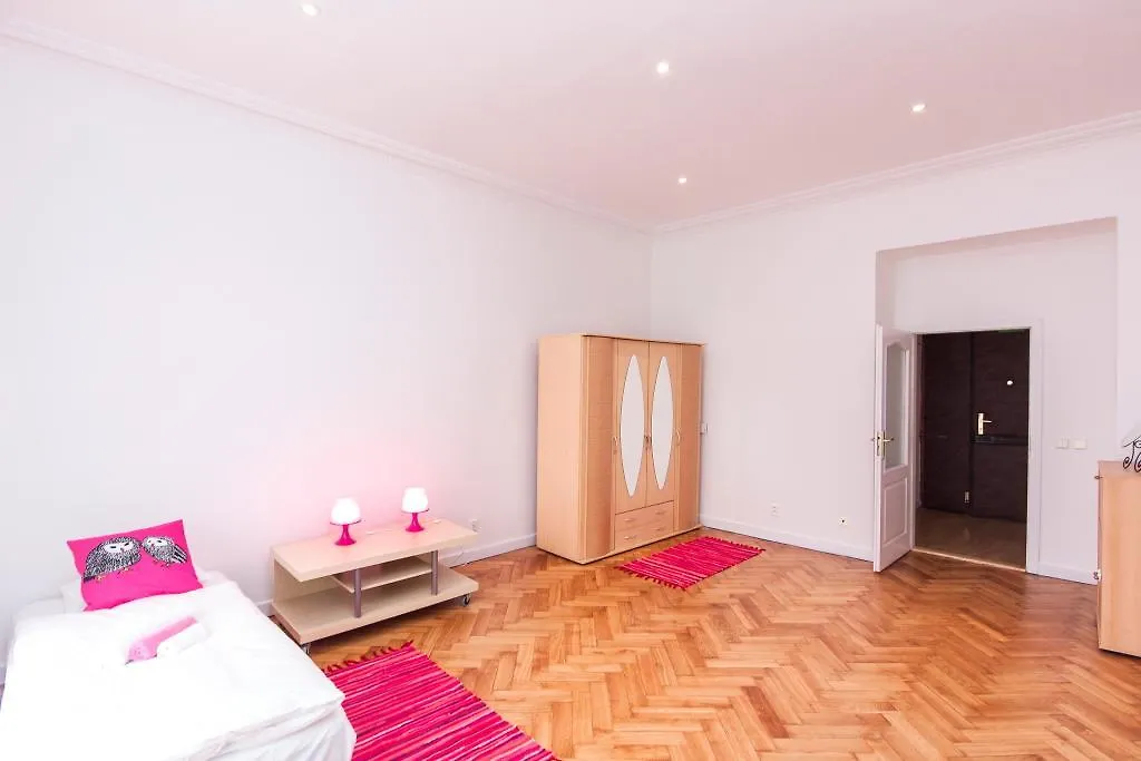 Chill Hill Apartments Praga