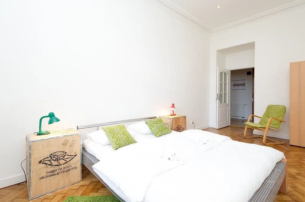 Chill Hill Apartments Praga