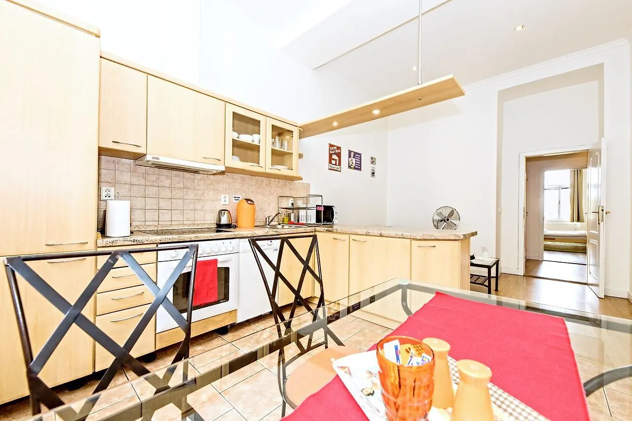 Chill Hill Apartments Praga
