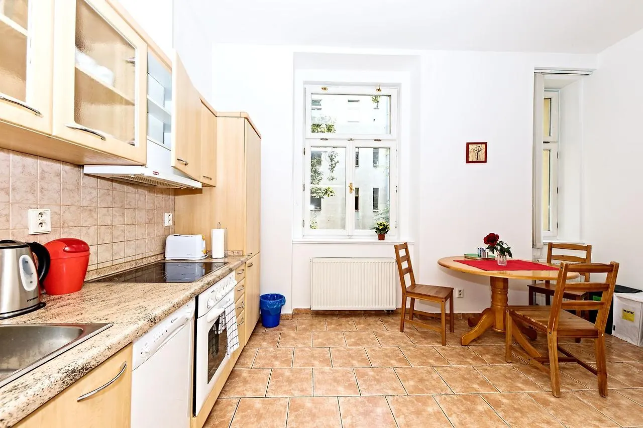 Chill Hill Apartments Praga